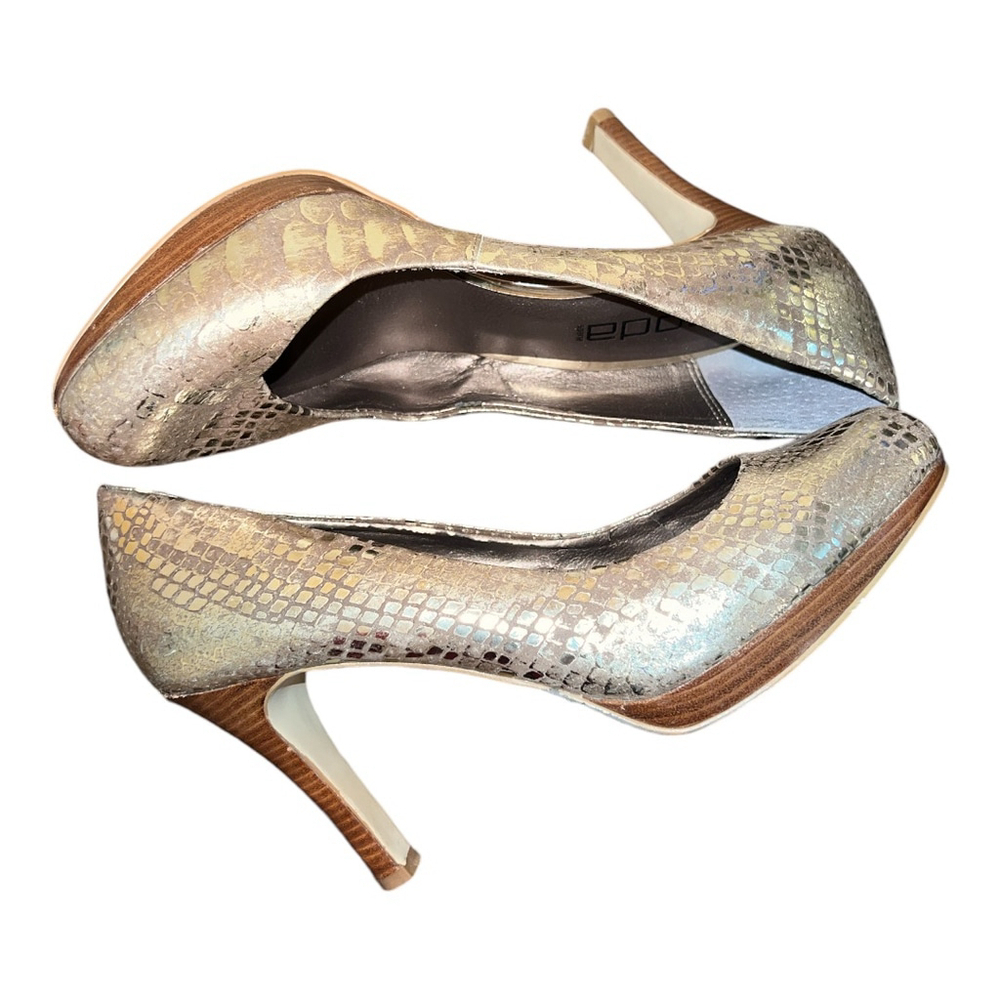 Moda In Pelle Gold Pumps Size 9 - Picture 5 of 6